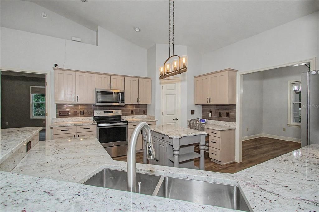 En Venta: $499,900 (3 camas, 2 baños, 2323 Pies cuadrados)