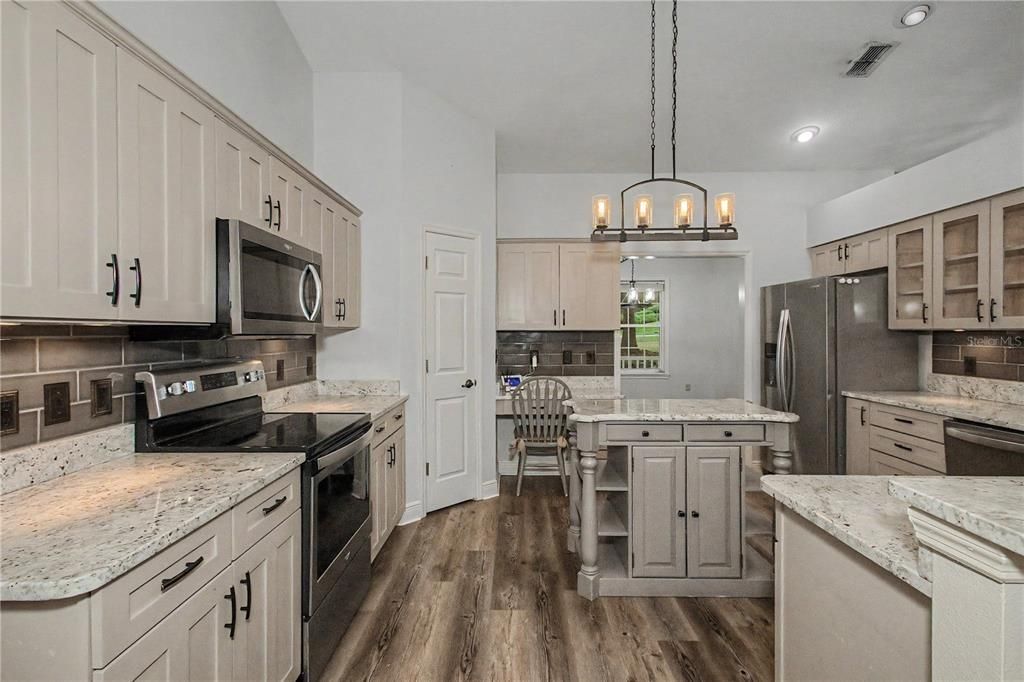 En Venta: $499,900 (3 camas, 2 baños, 2323 Pies cuadrados)