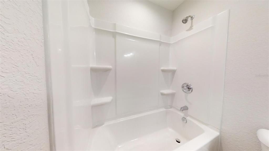 На продажу: $209,995 (3 спален, 2 ванн, 1003 Квадратных фут)