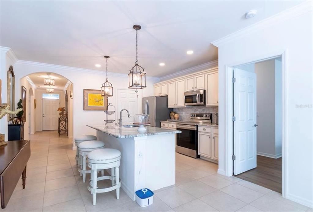 For Rent: $2,800 (3 beds, 2 baths, 1672 Square Feet)