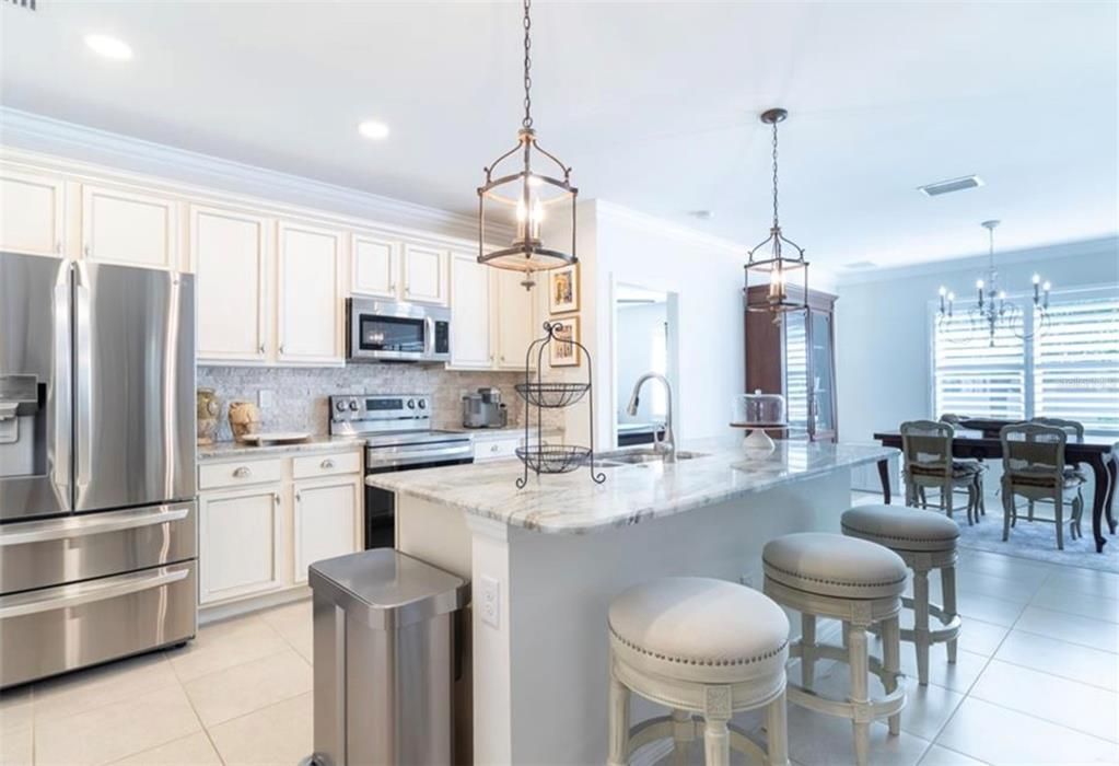 For Rent: $2,800 (3 beds, 2 baths, 1672 Square Feet)