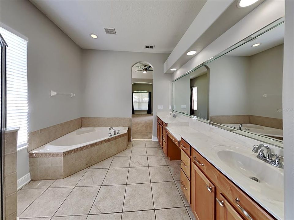 For Sale: $700,000 (4 beds, 3 baths, 3028 Square Feet)