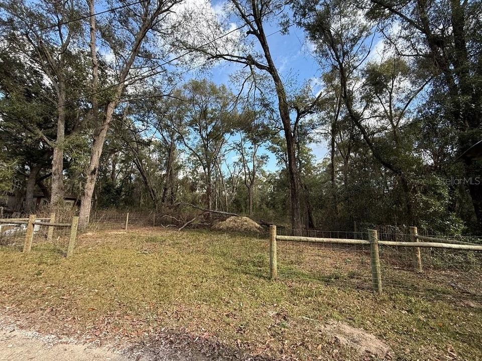На продажу: $7,500 (0.12 acres)
