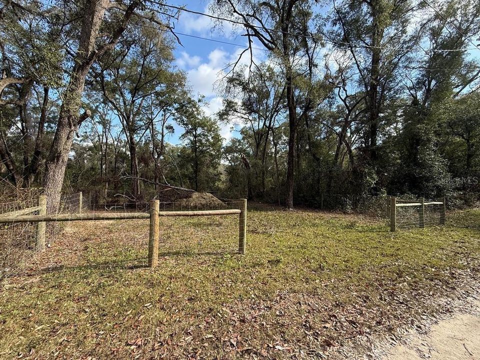 На продажу: $7,500 (0.12 acres)