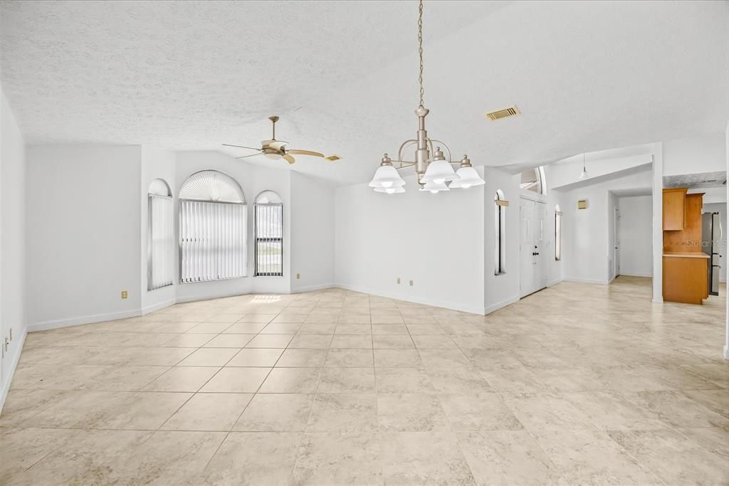 Active With Contract: $390,000 (3 beds, 2 baths, 1965 Square Feet)