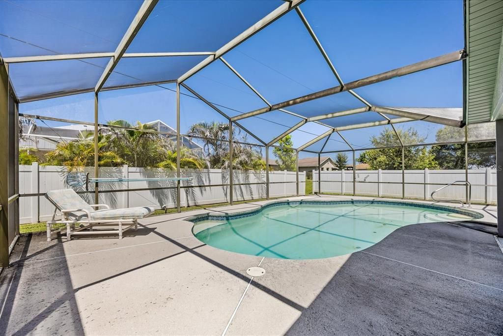 Active With Contract: $390,000 (3 beds, 2 baths, 1965 Square Feet)