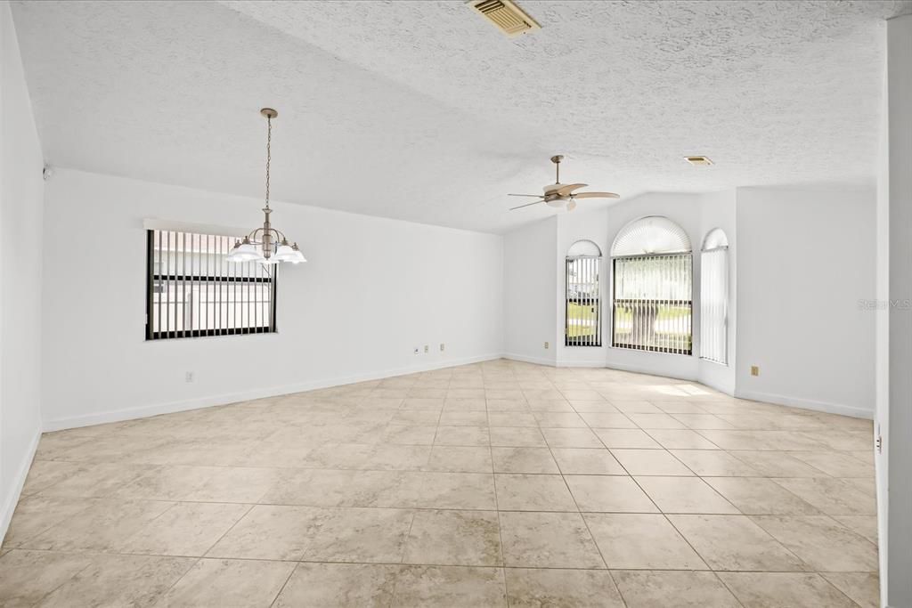 Active With Contract: $390,000 (3 beds, 2 baths, 1965 Square Feet)