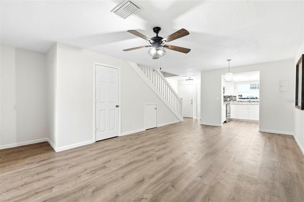 For Rent: $1,850 (2 beds, 1 baths, 1048 Square Feet)