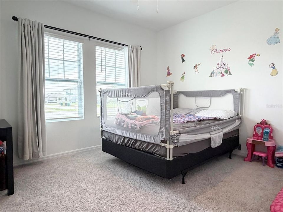 For Sale: $479,000 (4 beds, 3 baths, 2213 Square Feet)