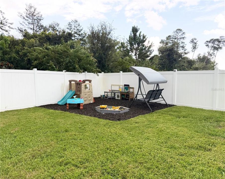 For Sale: $479,000 (4 beds, 3 baths, 2213 Square Feet)