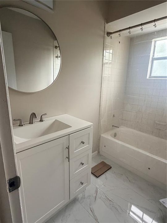 В аренду: $1,800 (2 спален, 1 ванн, 808 Квадратных фут)