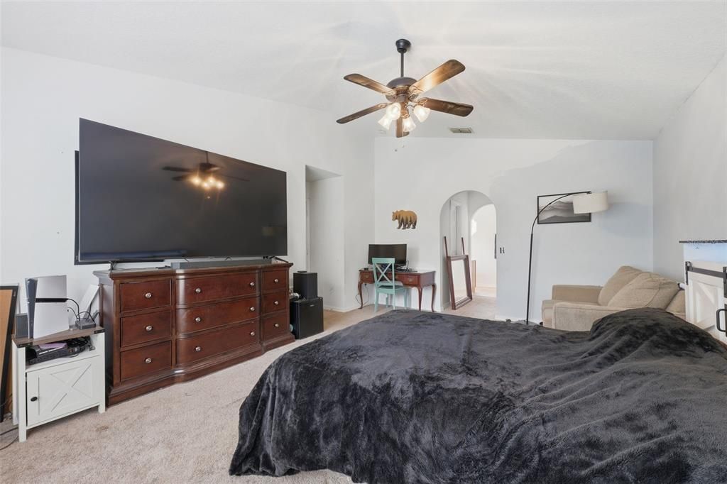 En Venta: $340,000 (4 camas, 2 baños, 2204 Pies cuadrados)