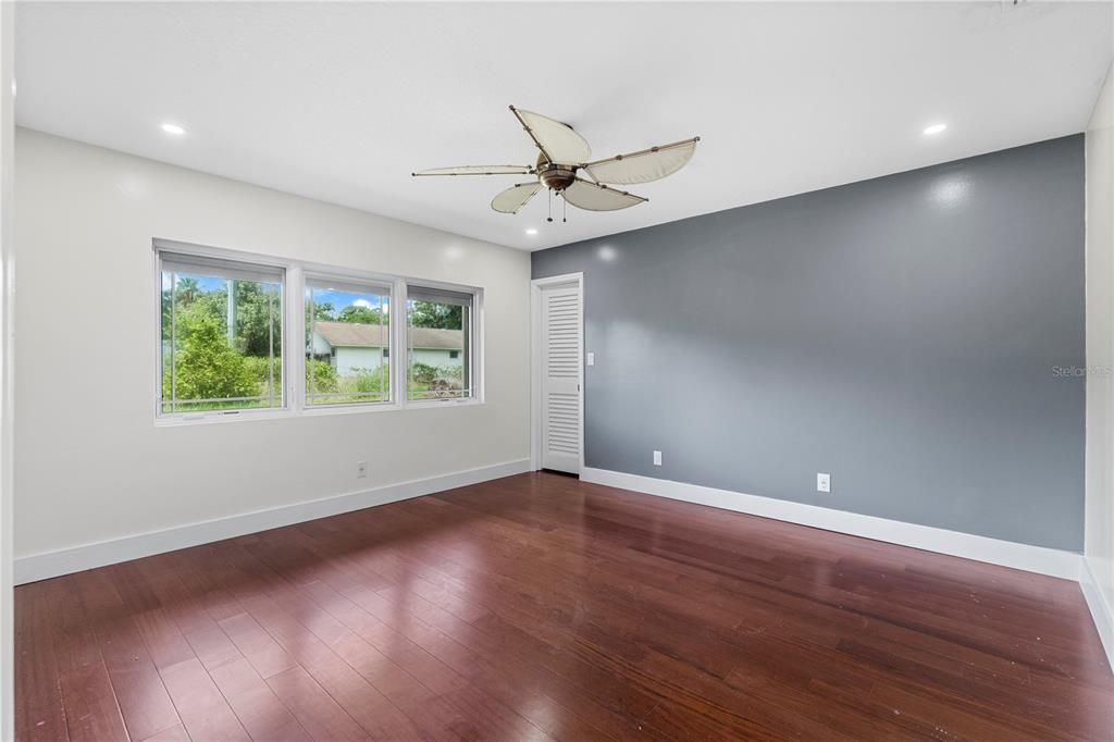 For Sale: $800,000 (5 beds, 3 baths, 3349 Square Feet)