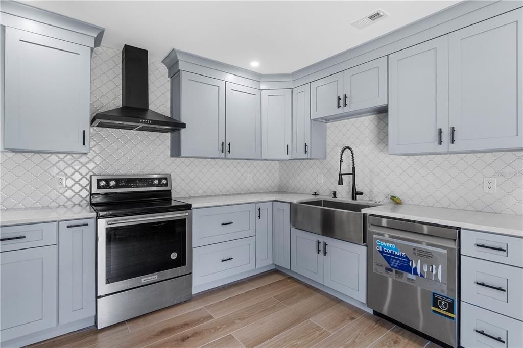 For Sale: $800,000 (5 beds, 3 baths, 3349 Square Feet)