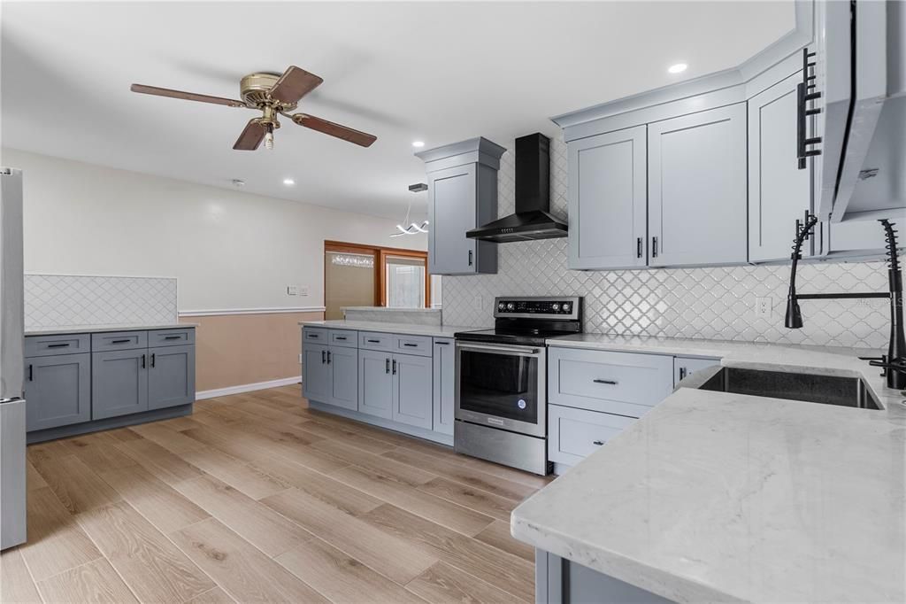 For Sale: $800,000 (5 beds, 3 baths, 3349 Square Feet)