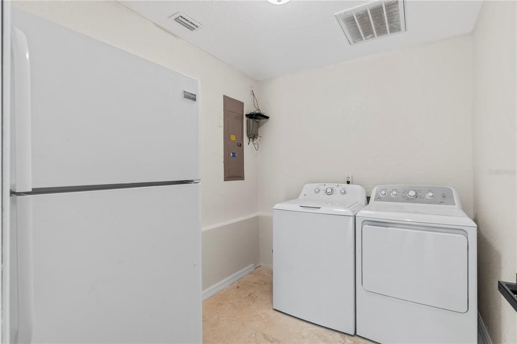 For Sale: $800,000 (5 beds, 3 baths, 3349 Square Feet)