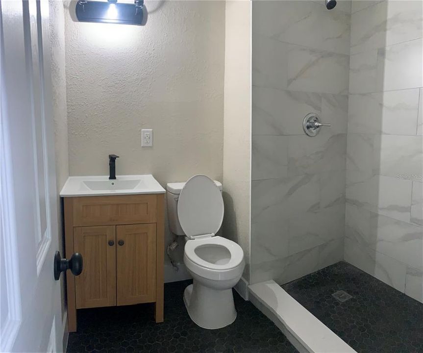 En Venta: $379,000 (4 camas, 2 baños, 1300 Pies cuadrados)
