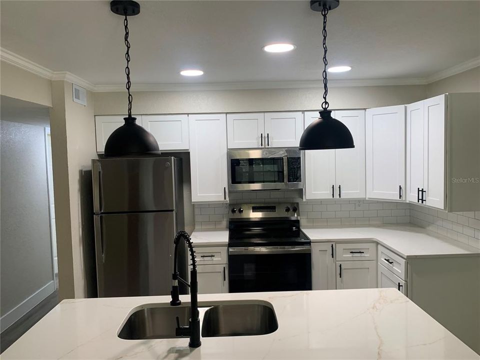 En Venta: $379,000 (4 camas, 2 baños, 1300 Pies cuadrados)