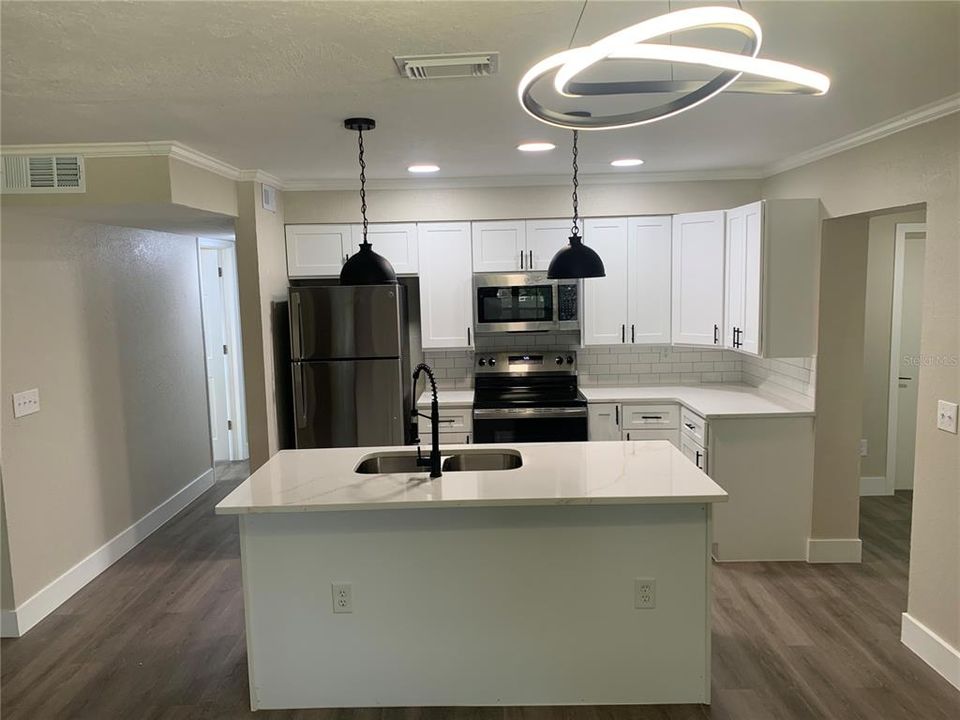 En Venta: $379,000 (4 camas, 2 baños, 1300 Pies cuadrados)