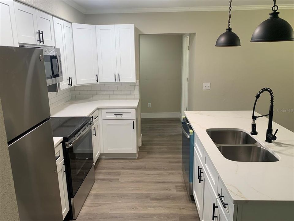 En Venta: $379,000 (4 camas, 2 baños, 1300 Pies cuadrados)