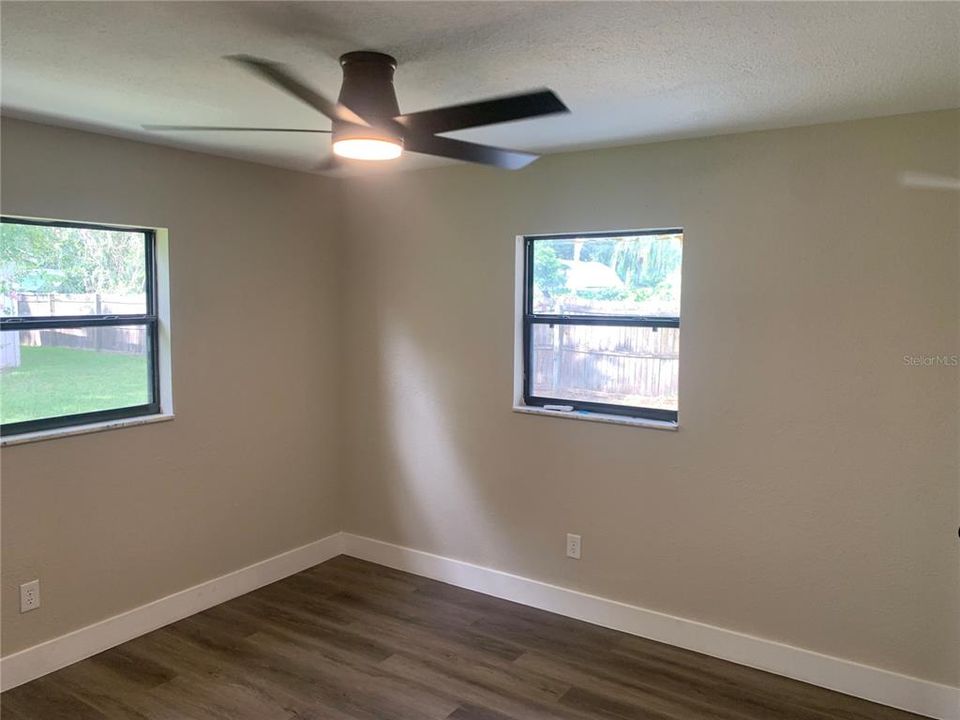 En Venta: $379,000 (4 camas, 2 baños, 1300 Pies cuadrados)