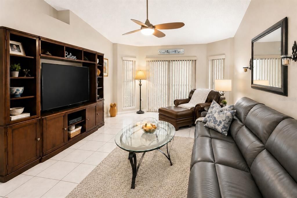 Activo con contrato: $334,900 (3 camas, 2 baños, 1720 Pies cuadrados)