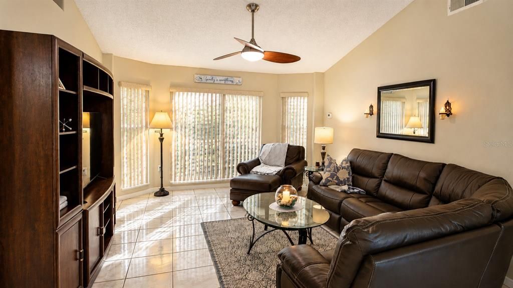 Activo con contrato: $334,900 (3 camas, 2 baños, 1720 Pies cuadrados)