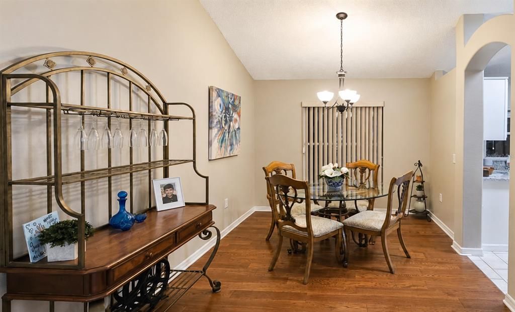 Activo con contrato: $334,900 (3 camas, 2 baños, 1720 Pies cuadrados)