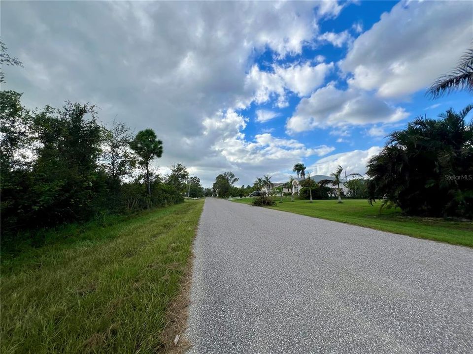 На продажу: $27,000 (0.23 acres)