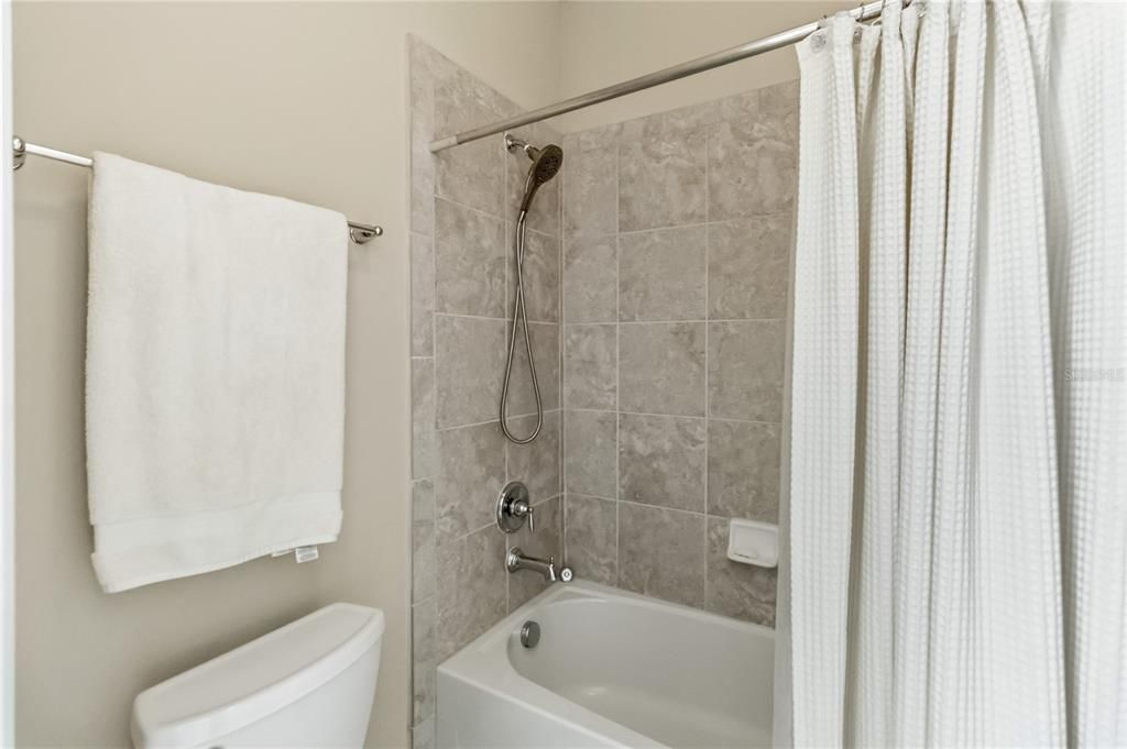 В аренду: $4,500 (4 спален, 4 ванн, 4072 Квадратных фут)
