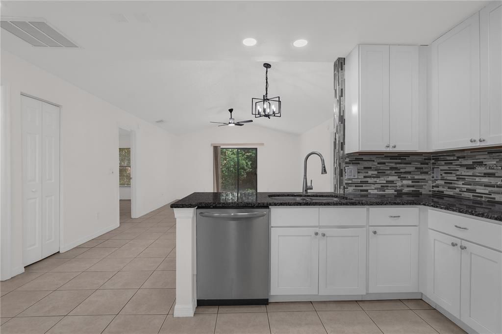 For Sale: $345,000 (2 beds, 2 baths, 1288 Square Feet)