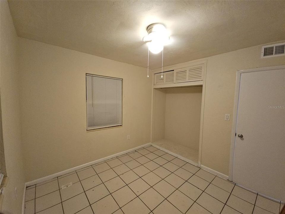 En Venta: $289,000 (6 camas, 0 baños, 2104 Pies cuadrados)
