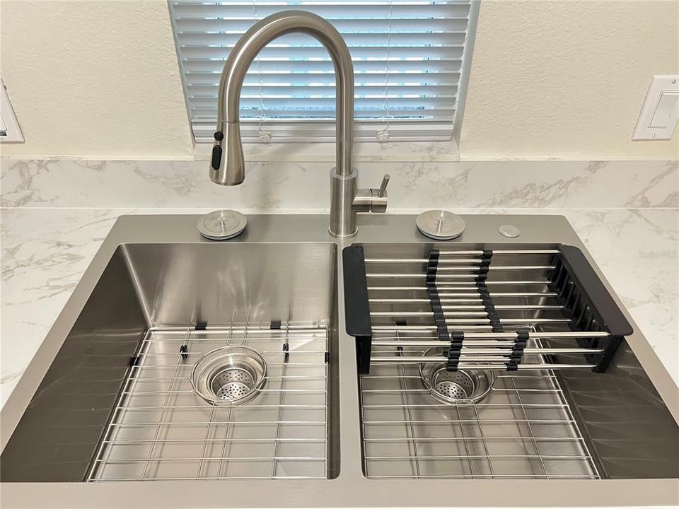 For Rent: $1,300 (2 beds, 2 baths, 825 Square Feet)
