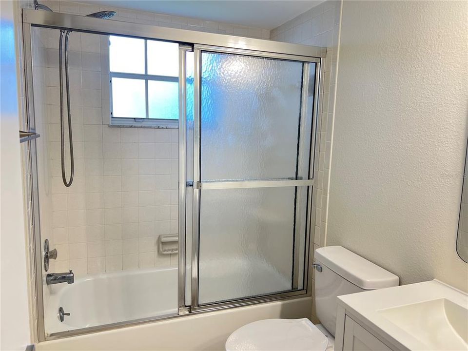 For Rent: $1,300 (2 beds, 2 baths, 825 Square Feet)