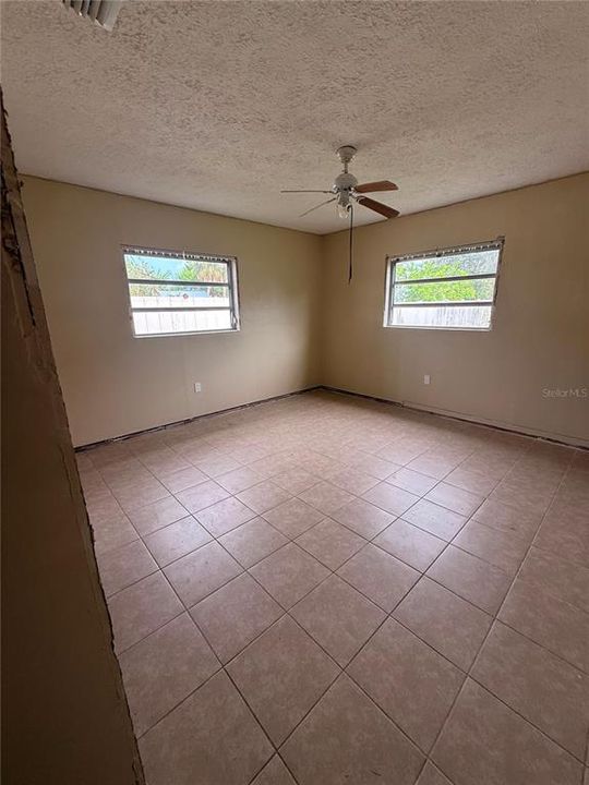 En Venta: $230,000 (3 camas, 2 baños, 1657 Pies cuadrados)