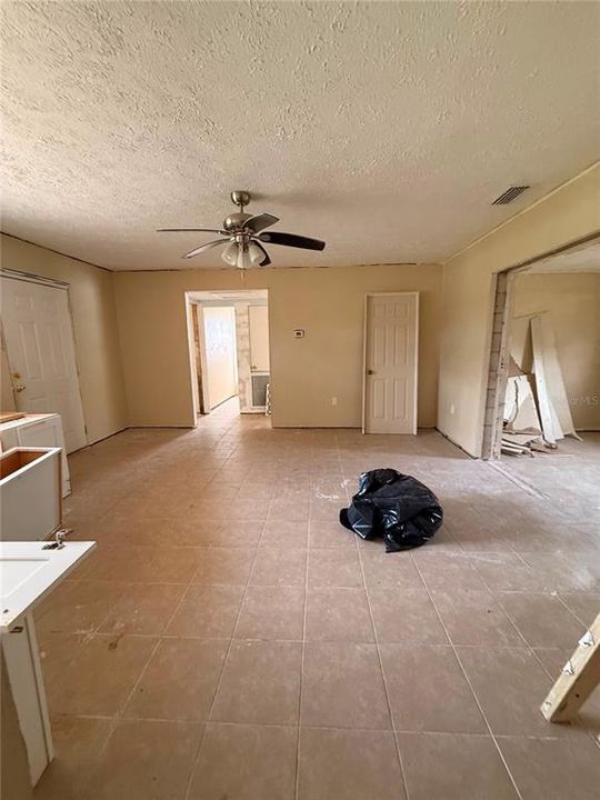 En Venta: $230,000 (3 camas, 2 baños, 1657 Pies cuadrados)