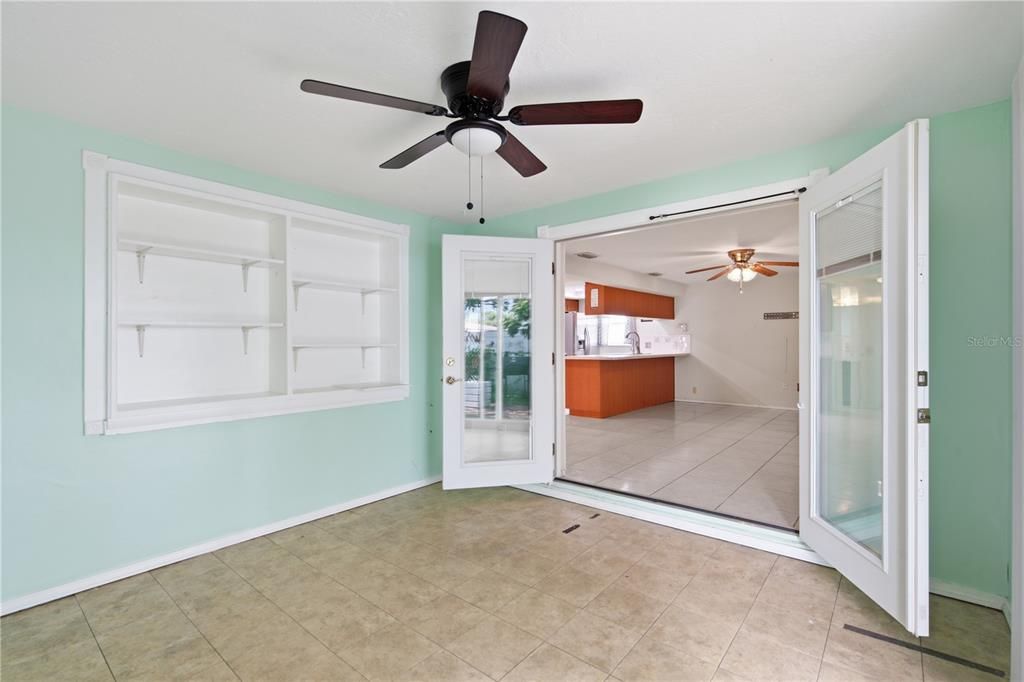 For Sale: $299,900 (2 beds, 2 baths, 1480 Square Feet)
