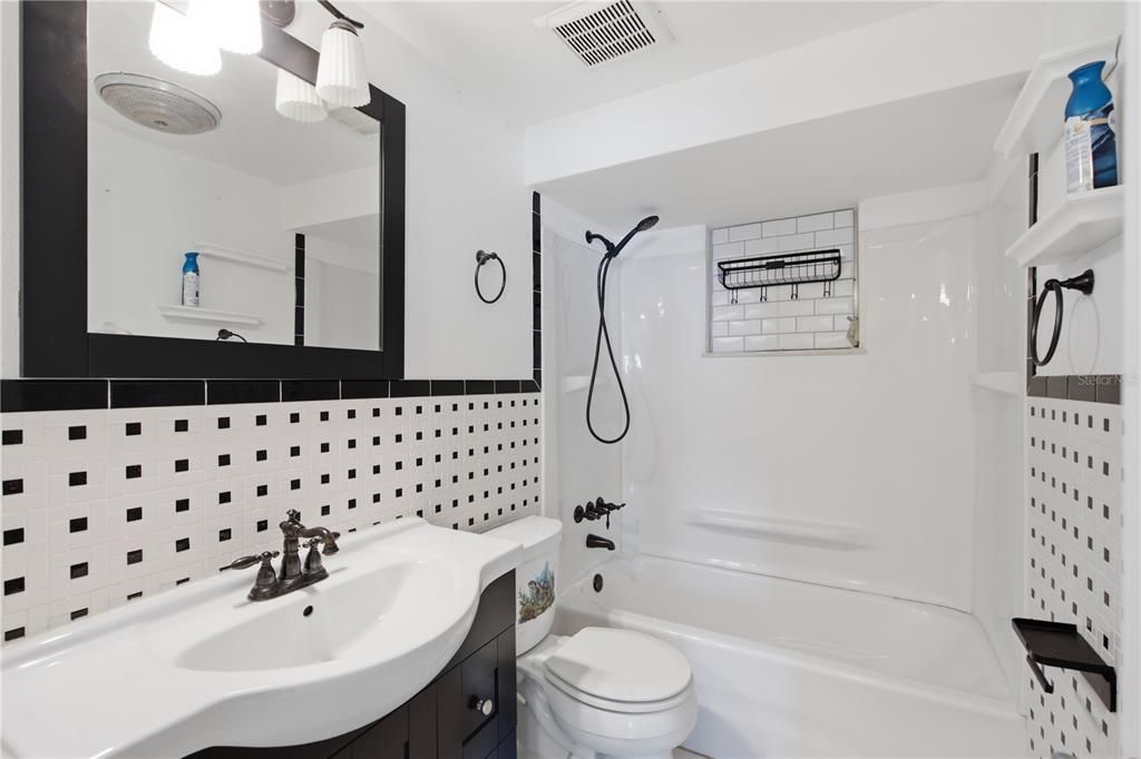 For Sale: $299,900 (2 beds, 2 baths, 1480 Square Feet)