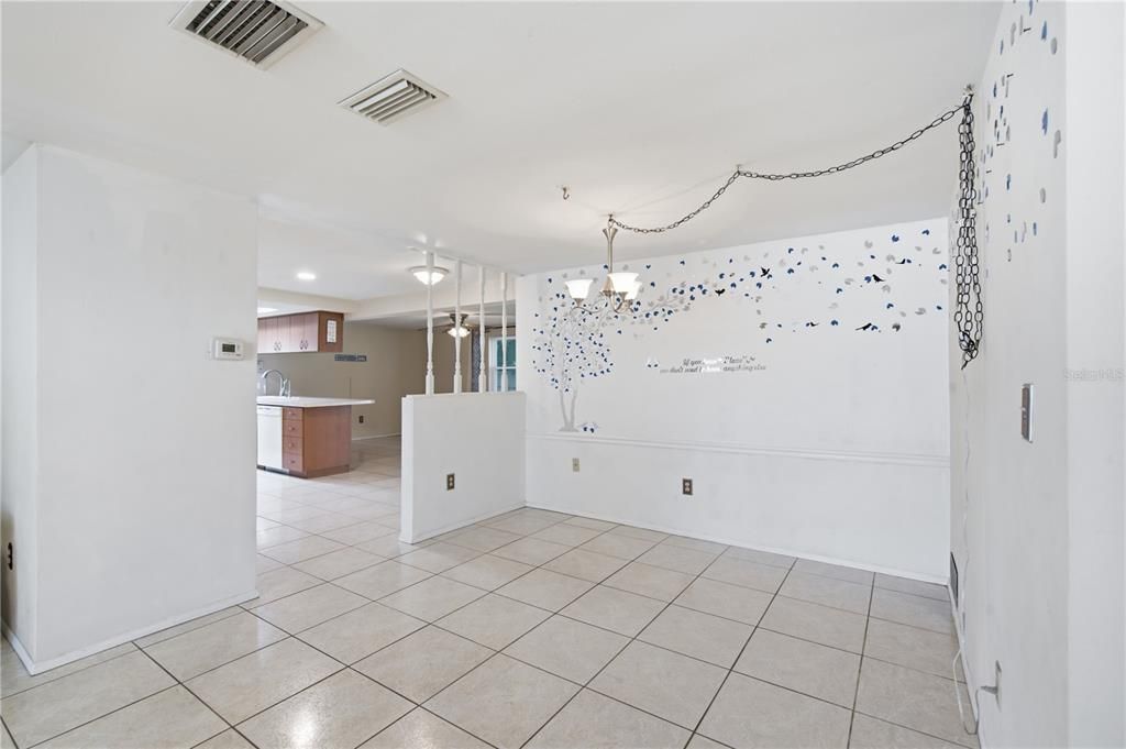For Sale: $299,900 (2 beds, 2 baths, 1480 Square Feet)