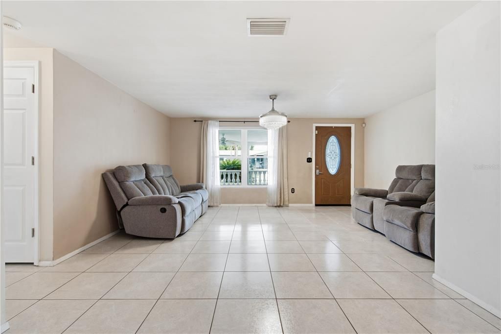 For Sale: $299,900 (2 beds, 2 baths, 1480 Square Feet)