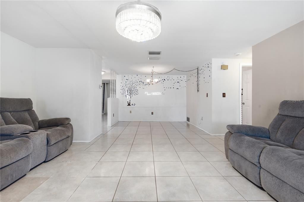 For Sale: $299,900 (2 beds, 2 baths, 1480 Square Feet)
