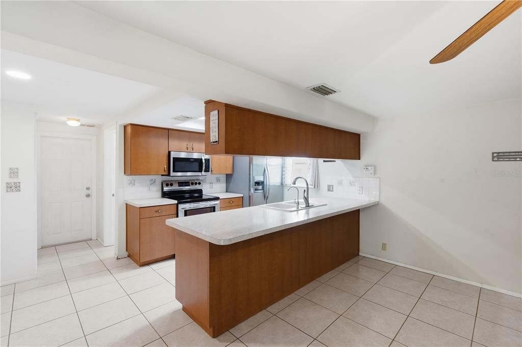 For Sale: $299,900 (2 beds, 2 baths, 1480 Square Feet)
