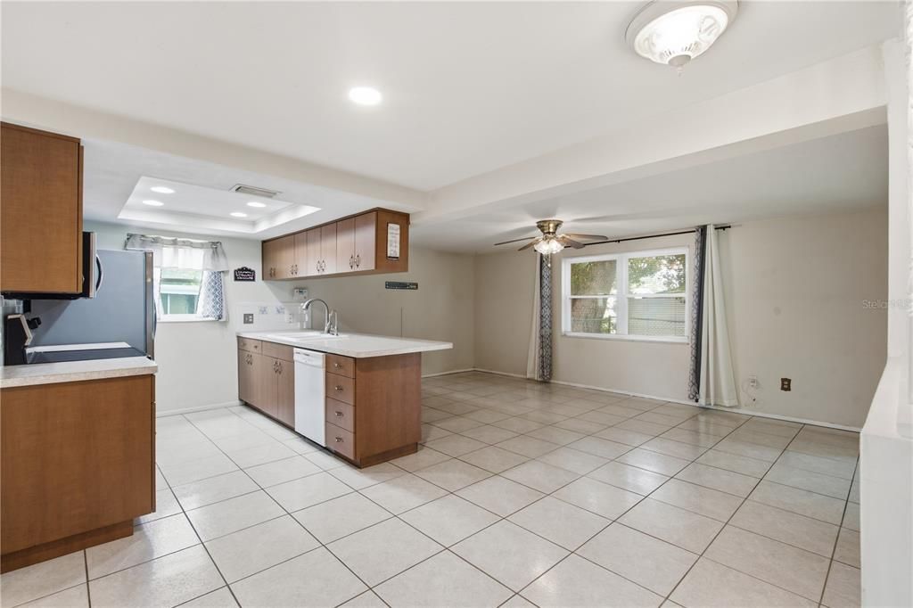 For Sale: $299,900 (2 beds, 2 baths, 1480 Square Feet)