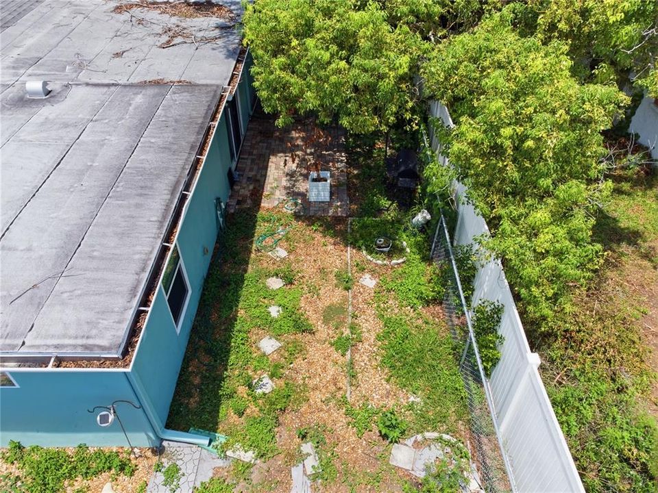 For Sale: $299,900 (2 beds, 2 baths, 1480 Square Feet)