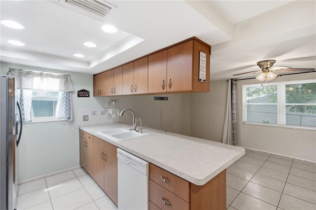 For Sale: $299,900 (2 beds, 2 baths, 1480 Square Feet)
