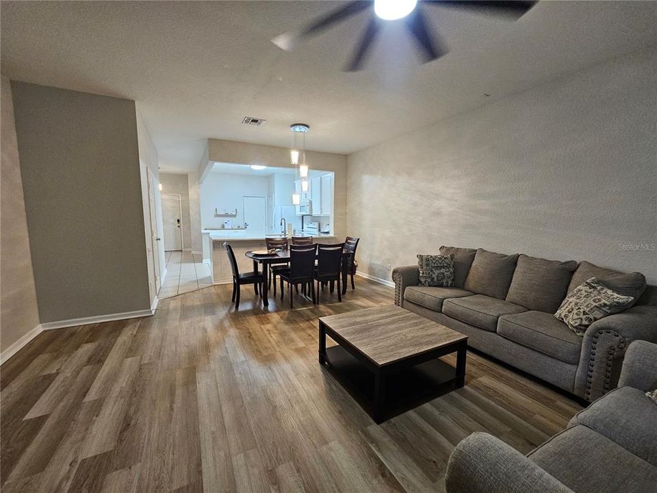 En Renta: $2,495 (3 camas, 2 baños, 1687 Pies cuadrados)