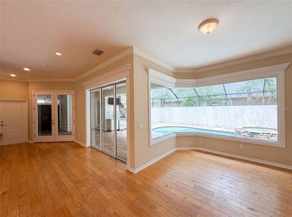 En Venta: $690,000 (4 camas, 3 baños, 3003 Pies cuadrados)