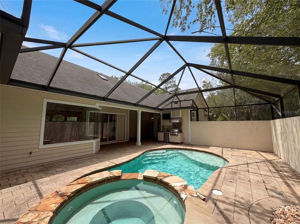 En Venta: $690,000 (4 camas, 3 baños, 3003 Pies cuadrados)