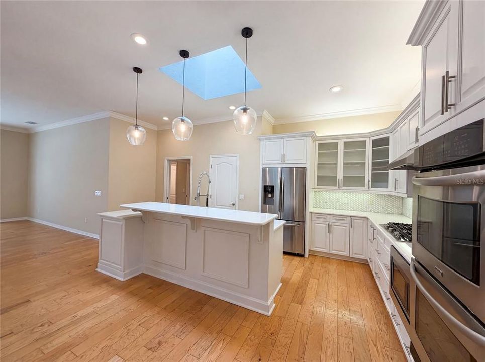 En Venta: $690,000 (4 camas, 3 baños, 3003 Pies cuadrados)