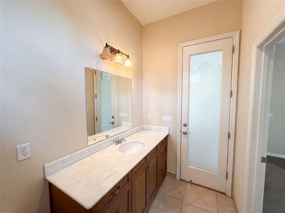 En Venta: $690,000 (4 camas, 3 baños, 3003 Pies cuadrados)